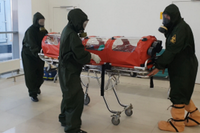 Подозрительного пассажира эвакуировали из аэропорта Волгограда в спецбоксе