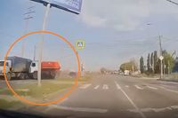 Куда гнал? Видеорегистратор снял причину массового ДТП с грузовиками в Волгограде