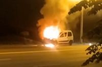 В Волжском на оживленной дороге сгорел автомобиль