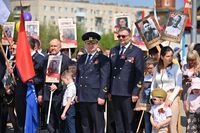 С портретами героев в руках и гордостью в сердце: ВолгаКалий встретил День Победы