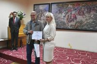 Проявившим личный героизм сотрудникам музея в ЛНР передали триптих «Битва за Русь» из Волгограда