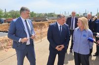 Бочаров проинспектировал строительство радиологического корпуса онкодиспансера