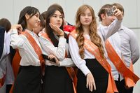Закрытый парк и дополнительные автобусы: Волжский отметит Последний звонок масштабным праздником