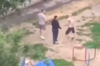 В Волжском полиция ищет участников потасовки за право проезда по дворовой дороге