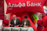 Альфа-Банк и «Ростелеком» подписали договоры факторинга и банковских гарантий
