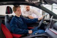 Динамика, стиль и управляемость: знакомимся с городским кроссовером Geely Coolray
