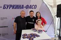 Легенды футбола раздали автографы перед матчем России и Буркина-Фасо