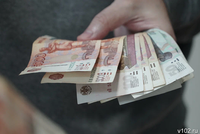 Назад в 90-е: волгоградцы стали чаще выбирать наличные деньги