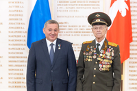 Бочаров вручил госнаграды ветерану Медкову и академику Сергееву