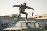 В Волжском пьяный подросток устроил скачки на автомобилях