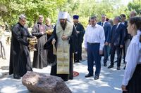 Бочаров и митрополит Феодор приняли участие в закладке камня на месте будущего просветительского центра