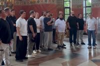 «До слез»: хор Сретенского монастыря исполнил вечную память на Мамаевом кургане
