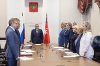 Губернатор Андрей Бочаров начал совещание с минуты молчания