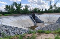 В Волго-Ахтубинской пойме появилось новое водопропускное сооружение