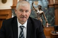 Одни просят посадить, другой – оправдать: облсуд в Волгограде решит судьбу осужденного главы Ивана Геля