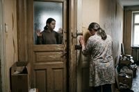 5 лет взаперти: в Саратове мать превратила жизнь 16-летней дочери в клетку