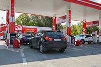 В Волгоградской области опровергли фейк о суррогатном топливе и 5-литровых лимитах