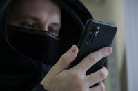 Мошенники придумали новую схему с оповещениями о беспилотной опасности