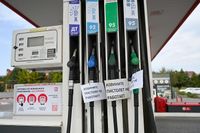Ростовские спекулянты продают бензин по 140 рублей за литр