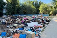 Самую жуткую свалку во дворе МКД сняли на видео волгоградцы