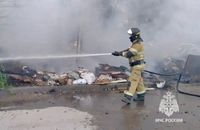 В Волгограде потушили вспыхнувшую от искры мусорку