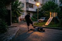 Волгоградцу ногами проломили череп за помощь на улице женщине