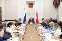 Бочаров провел вечернее совещание в обладмине по ЖКХ