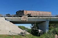 Контейнеровоз спровоцировал массовую аварию на мосту под Волгоградом
