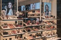Закрылся первый в Волгограде магазин сети «Л’Этуаль»