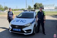 Промедление могло обернуться трагедией: волгоградские инспекторы ГИБДД спасли таксиста