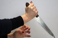 В Волгограде молодая женщина всадила нож в неверного сожителя