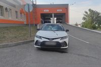 Лом взлетел с дороги и ранил пассажира иномарки в Волгограде