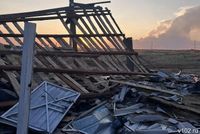 Жители пострадавшего от урагана хутора Манойлин показали фото разрухи