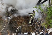 Огонь подобрался к домам: страшный пожар вспыхнул в поселке Волгоградской области