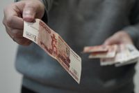Волгоградцам развенчали фейки об ограничениях на снятие наличных в банке