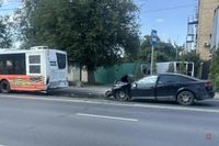 В Волгограде погибла пассажирка Audi после ДТП с автобусом