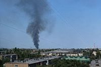 В СНТ в Волжском вспыхнули пять дачных домов
