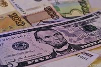 В аэропорту Волгограда таможенники отобрали у пассажирки 400 долларов