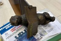 «Будет символ со шрамами и своей историей»: в Волжском украденного вандалом суслика подбросили в мусорном мешке
