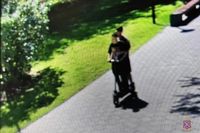 Юный самокатчик сбил 47-летнюю женщину в центре Волгограда: сейчас его ищут