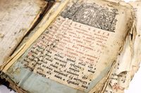 Реставраторы Горьковки вернули к жизни «Шестоднев» XVIII века
