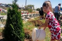 Волгоградцы облагородили мемориал воинам, погибшим при исполнении долга