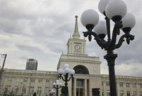 Фонари в стиле сталинского ампира появились на Привокзальной площади