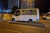 Маршрутка с пассажирами врезалась в бетонную стену в Волгограде