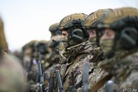 Волгоградская область сохранит до 31 августа повышенные выплаты контрактникам