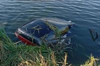 Спасся только один: компания молодежи погибла в затонувшем авто под Саратовом