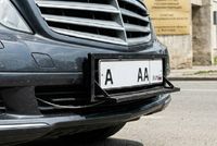 В Волгограде водителя Mercedes-Benz лишили прав за номер-«невидимку»