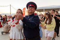 С казачьим размахом: на берегу Волги развернулся фестиваль «Крымские тулумбасы»