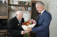 «Я люблю жизнь»: в Волгограде фронтовик Петр Ковешников отмечает 100-летие