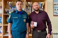 МЧС наградило Сергея Якшина, спасшего провалившихся под лед детей на Ахтубе